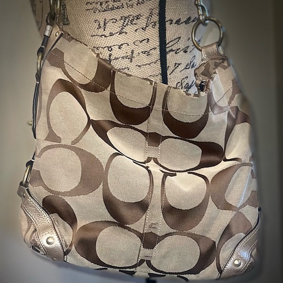 COACH bag Large Tote - Picture 6 of 13